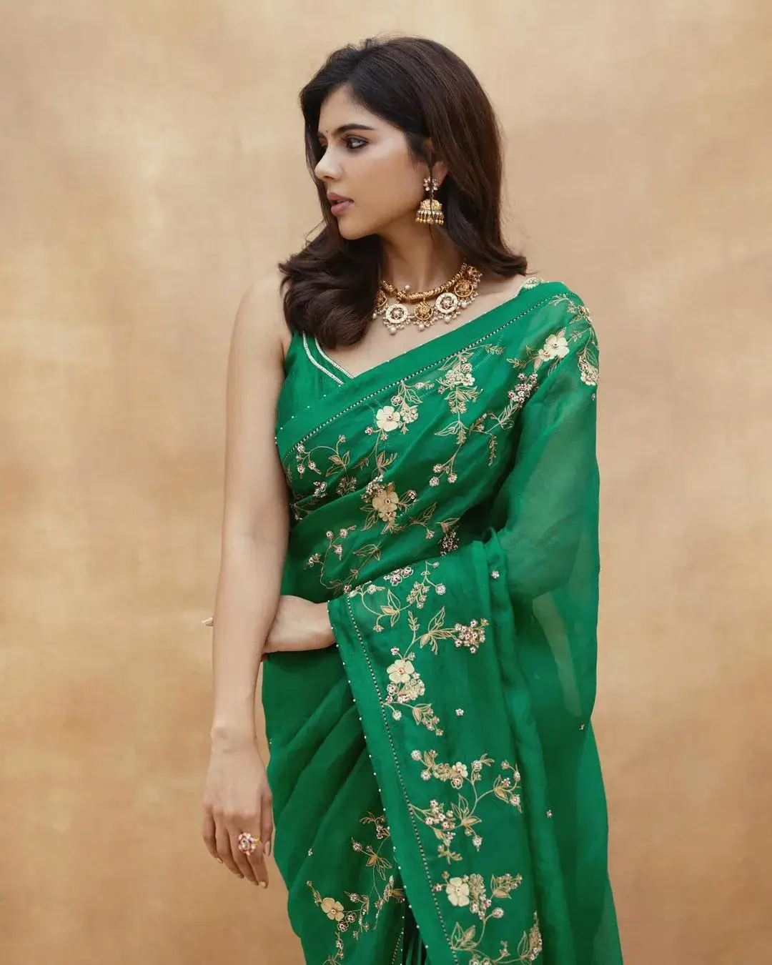 INDIAN ACTRESS KALYANI PRIYADARSHAN STILLS IN GREEN COLOR SAREE BLOUSE 4